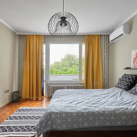 Apartment Lazur 2bd Flat Next To The Sea Garden By Flat Mаnаger