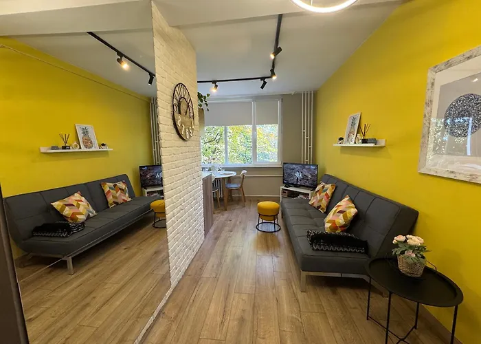 Lazur First Line アパート *